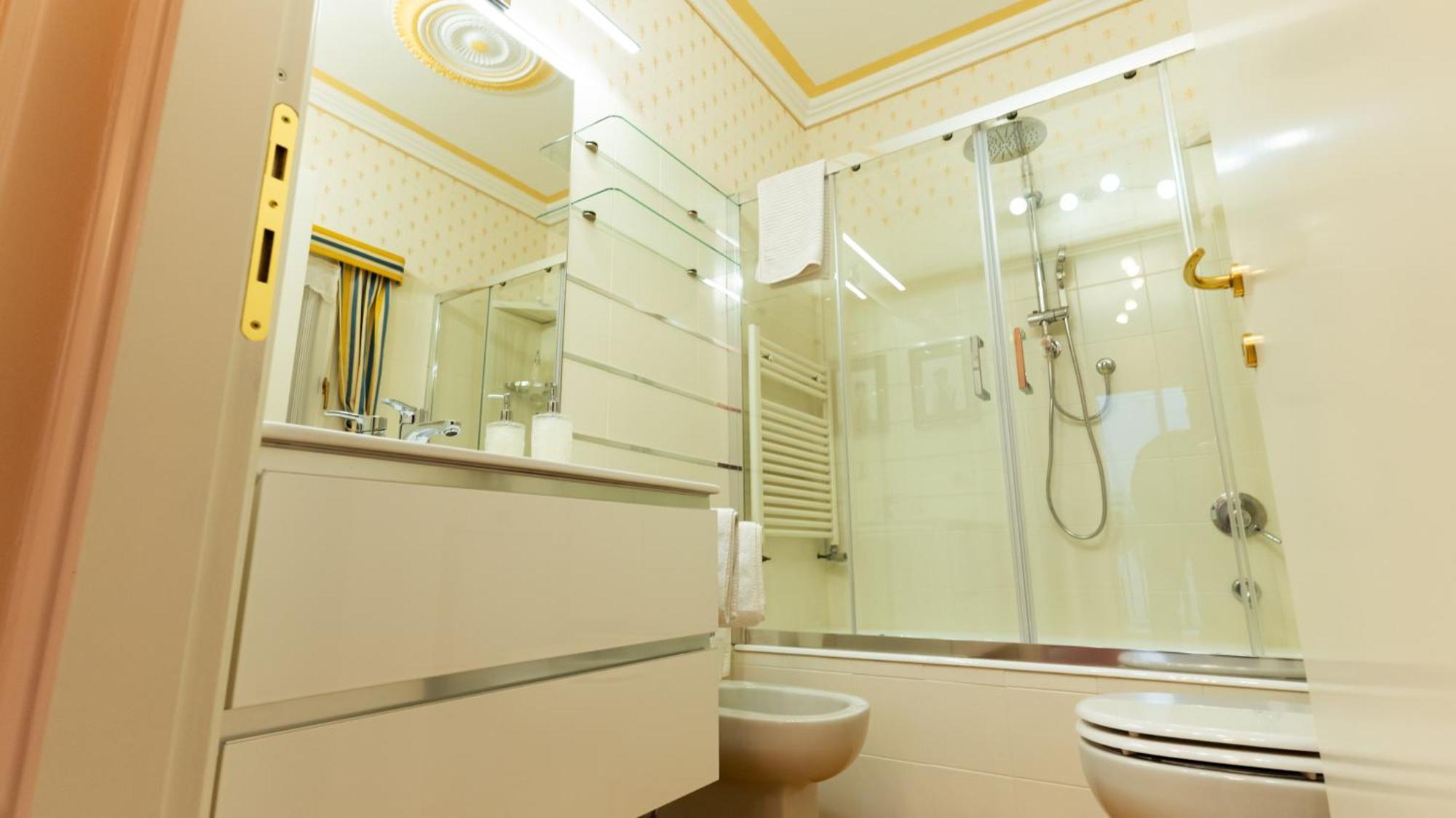 New Cozy Apartment - City Centre Lecco Dış mekan fotoğraf